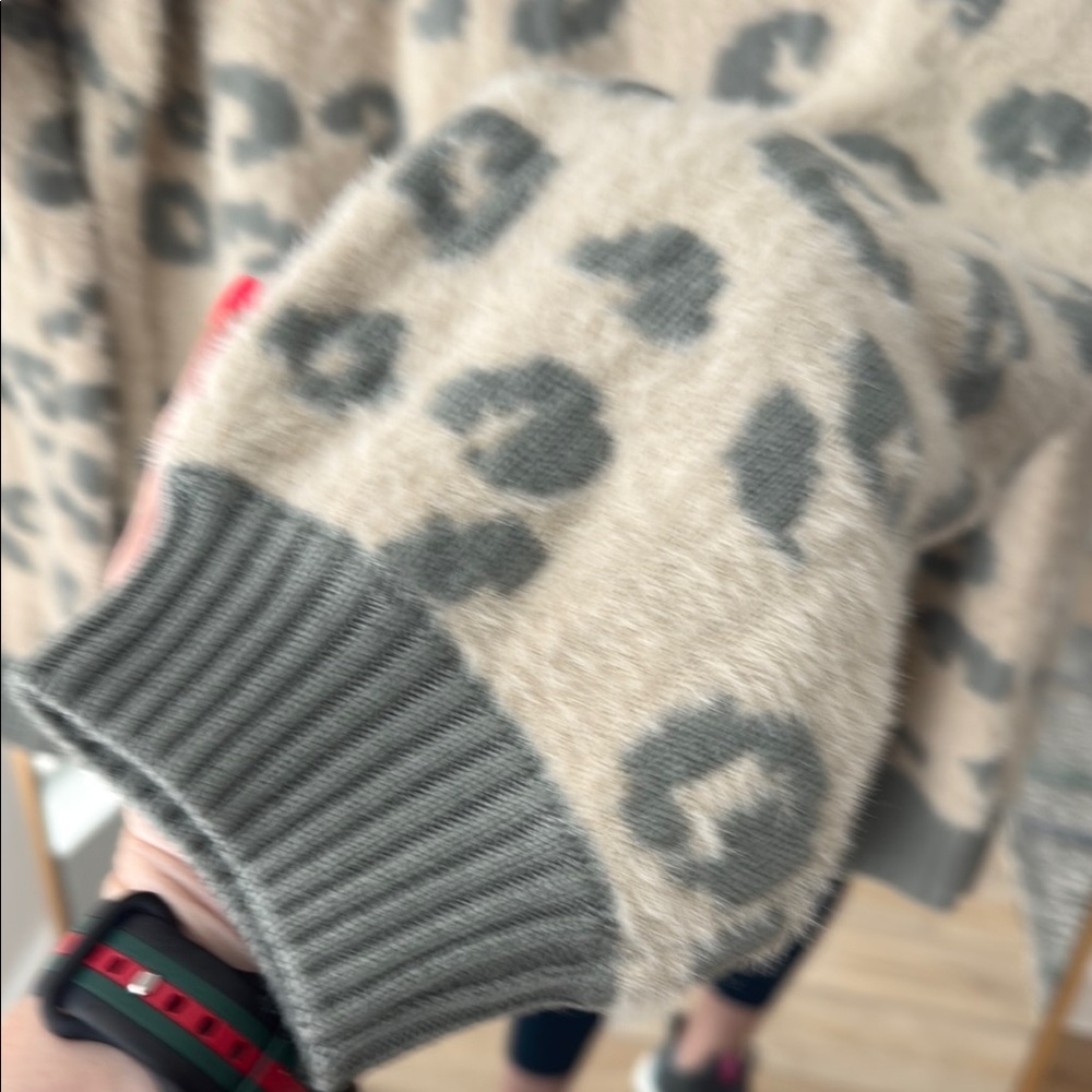 NWT Splendid Gray Leopard Print Women's Sweater - Picture 4 of 5